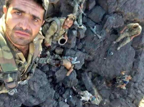 Вонь от сотен гниющих трупов: чёрная пустыня завалена телами боевиков ИГИЛ и гумпомощью ООН (ВИДЕО, ФОТО 18+) | Русская весна