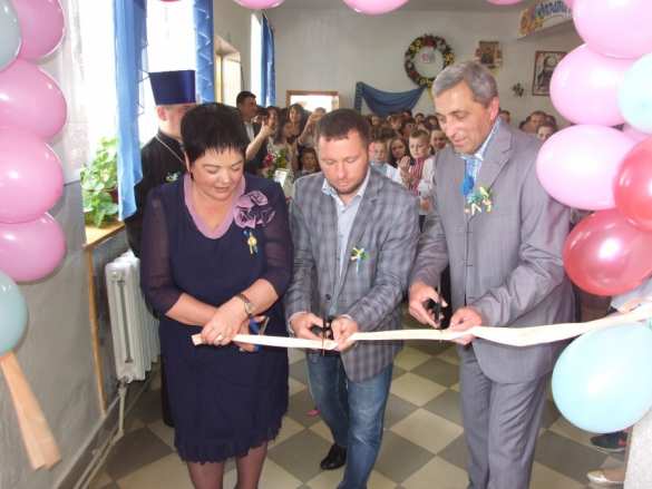  «Перемога»: В украинской школе торжественно открыли туалет (ФОТО) | Русская весна