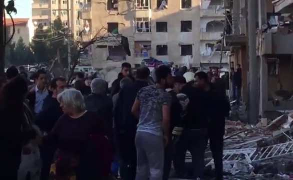 В Турции прогремел взрыв у здания полиции, есть пострадавшие (+ФОТО, ВИДЕО) | Русская весна
