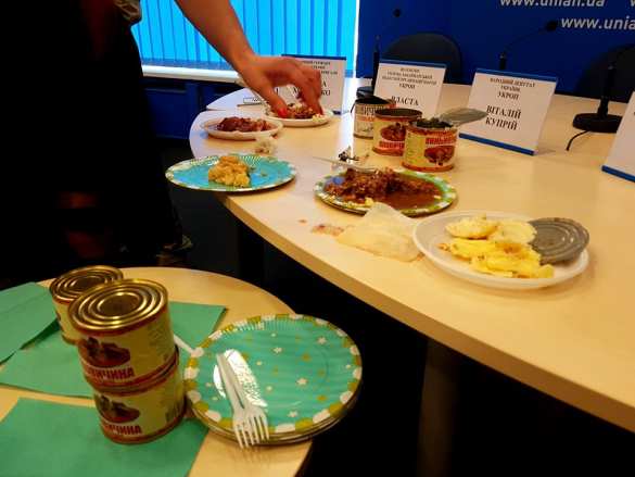 «Это просто дерьмо!»: Чем кормят солдат ВСУ (ФОТО) | Русская весна