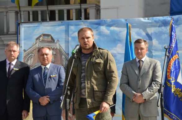 Мариуполь пытаются удержать украинством: шествия в вышиванках, мини-парады. А за городом стрельба (фото, видео) | Русская весна