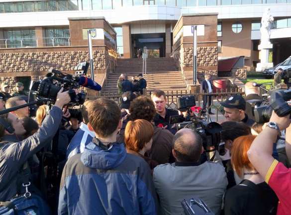 Скандал на суде над неонацисткой Заверухой: подозреваемых отпустили и вновь задержали (ФОТО) | Русская весна