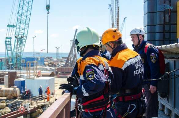 На стройплощадке Крымского моста прошли учения МЧС России (ФОТО) | Русская весна