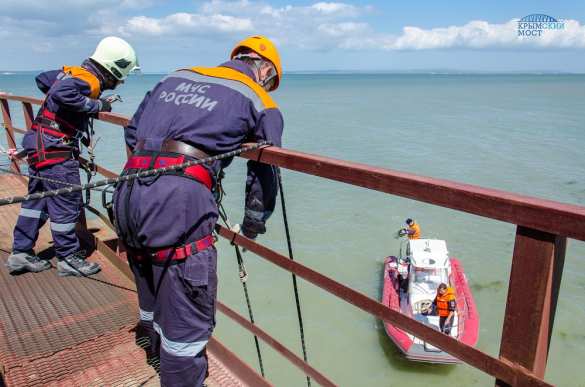 На стройплощадке Крымского моста прошли учения МЧС России (ФОТО) | Русская весна