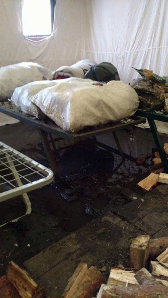 Шокирующие кадры: Украинские военные живут в нечеловеческих условиях (ФОТО) | Русская весна