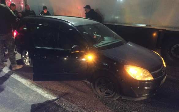 Прорывался через границу: Украинец протаранил шлагбаум на КПП и травмировал пограничника (ФОТО, ВИДЕО) | Русская весна