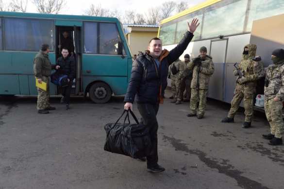 «Плакали и примеряли новую форму ВСУ»: на Украине умиляются вернувшимся карателям (ФОТО) | Русская весна