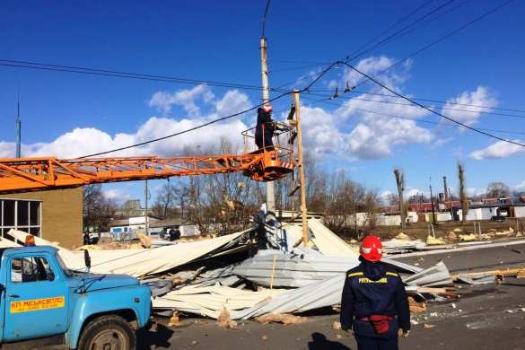 Сорванные крыши и обесточенные сёла: над Украиной пронёсся ураган (ФОТО) | Русская весна