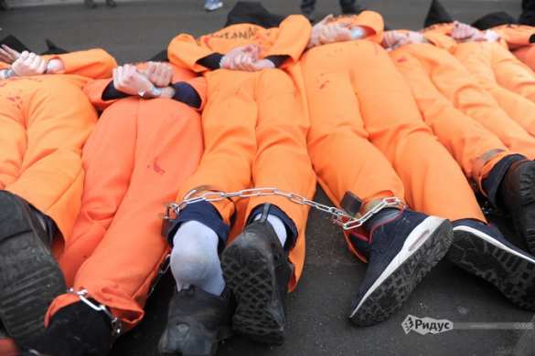 «Заключенные Гуантанамо» задержаны у посольства США в Москве (ФОТО, ВИДЕО) | Русская весна