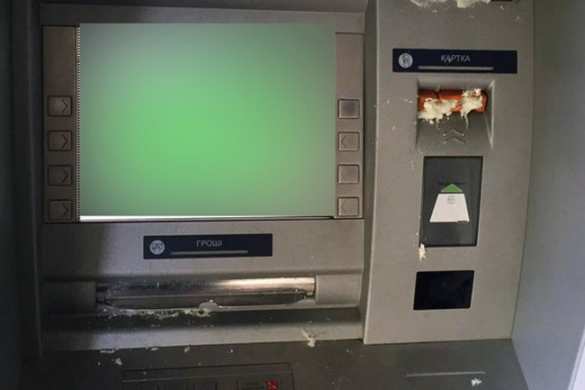 В центре Харькова банкоматы залили монтажной пеной (ФОТО) | Русская весна