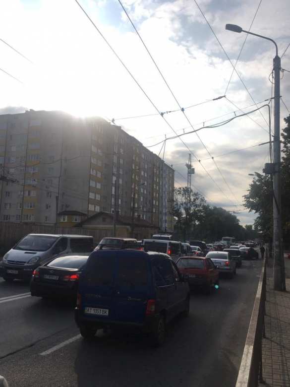 В Ивано-Франковске работники спиртзавода перекрыли дорогу (ФОТО) | Русская весна