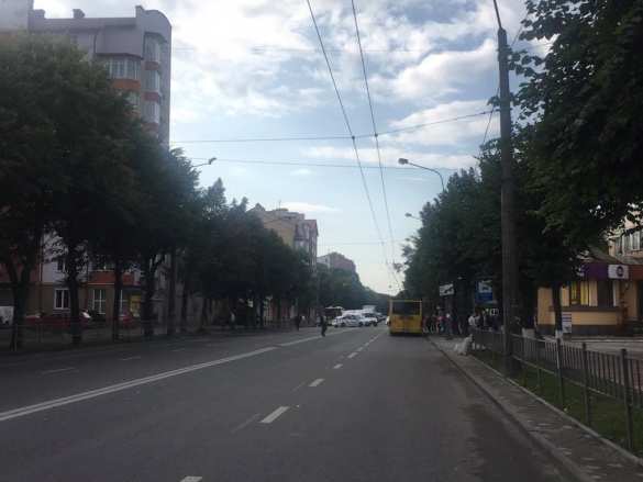 В Ивано-Франковске работники спиртзавода перекрыли дорогу (ФОТО) | Русская весна