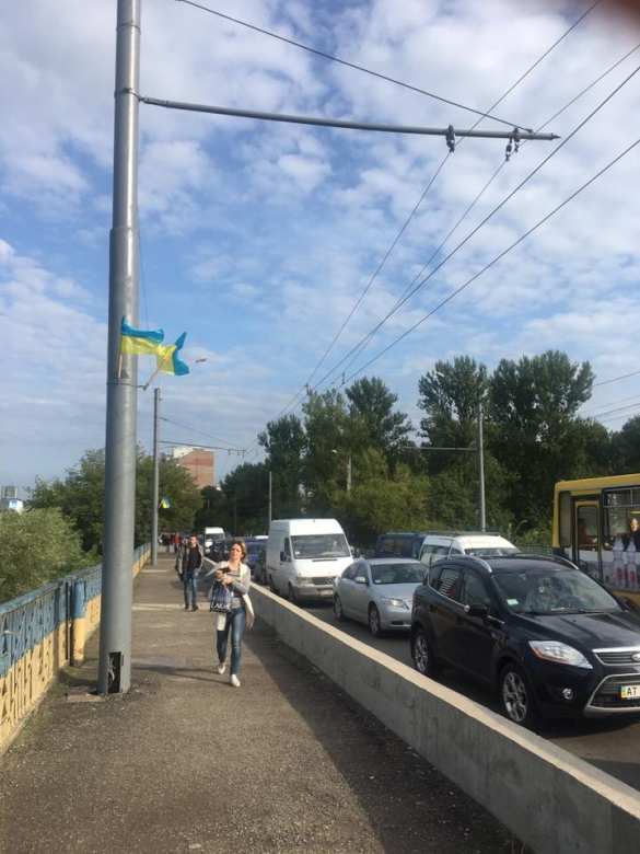 В Ивано-Франковске работники спиртзавода перекрыли дорогу (ФОТО) | Русская весна