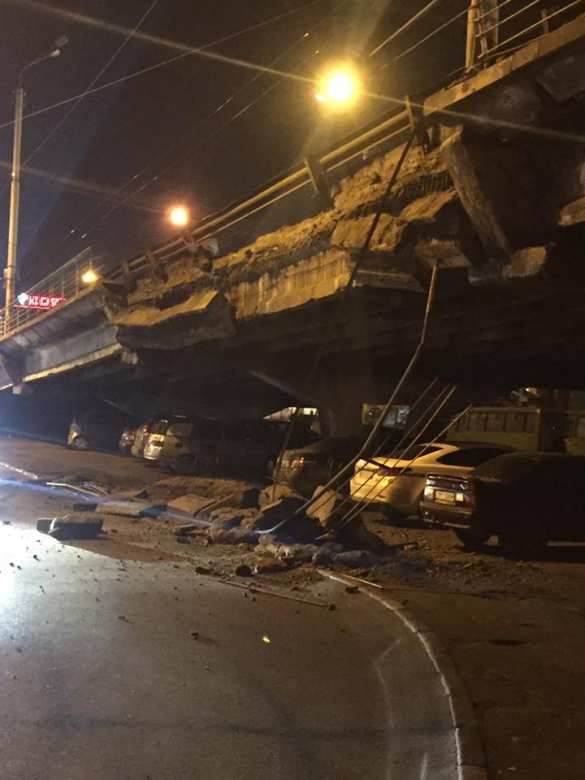 СРОЧНО: В Киеве обрушился мост (+ВИДЕО, ФОТО) | Русская весна