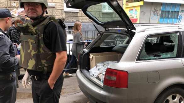 В автомобиль украинского «активиста» бросили гранату (ФОТО) | Русская весна