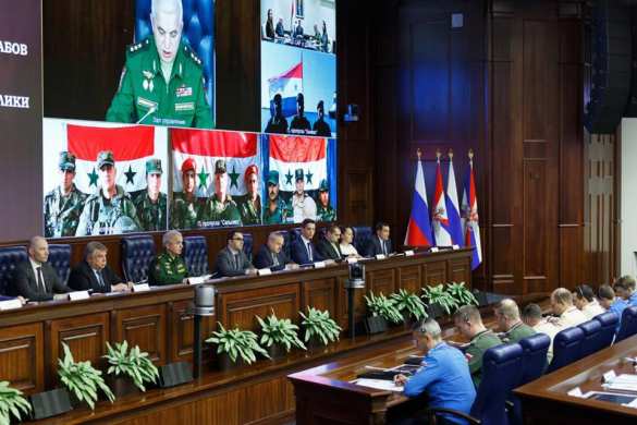 Армия России обеспечила безопасность конвоя, прибывшего в район у базы США в Сирии | Русская весна