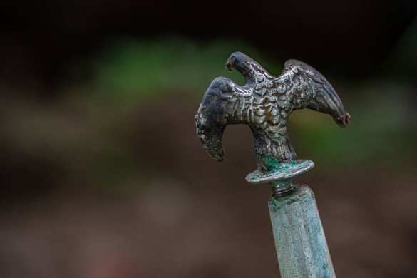 В руинах древнего замка нашли клад времён Второй мировой войны (ФОТО, ВИДЕО) | Русская весна