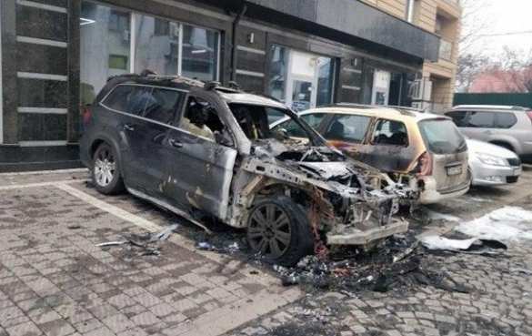 В Ужгороде сожгли автомобиль дипломата (ФОТО, ВИДЕО) | Русская весна