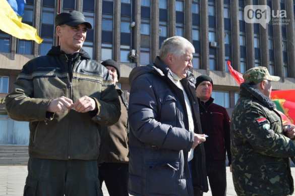 В Запорожье «Правый сектор» порвал портрет Порошенко (ФОТО, ВИДЕО) | Русская весна