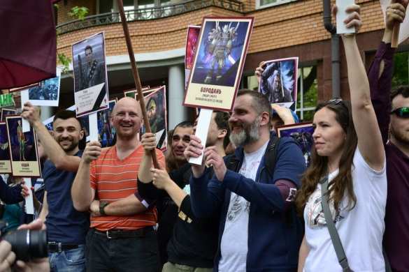 Орки: в Киеве над «Бессмертным полком» поглумились геймеры (ФОТО, ВИДЕО) | Русская весна