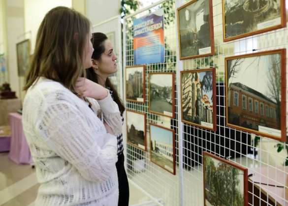 «Война и мир глазами детей Донбасса»: удивительная выставка открылась в Симферополе (ФОТО) | Русская весна