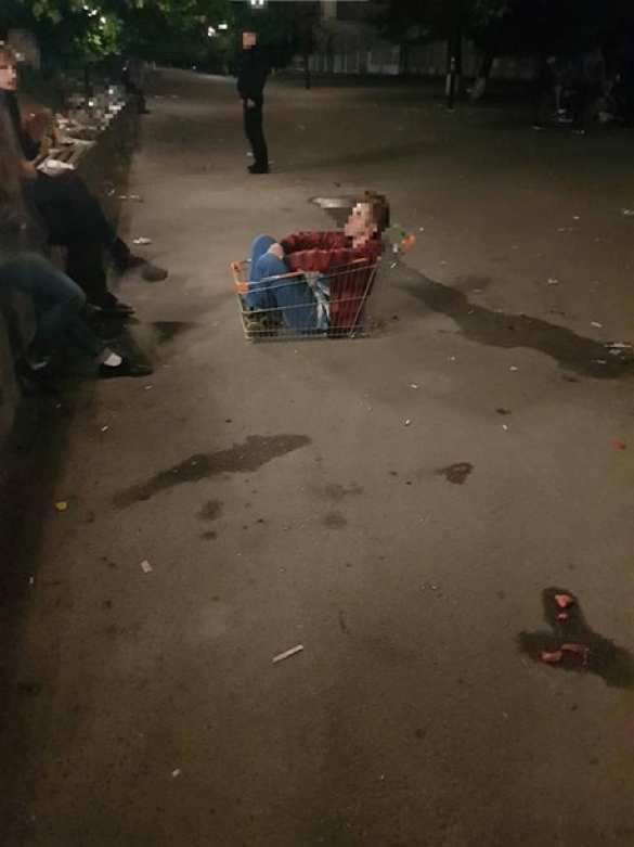 Горы бутылок и краденые тележки из супермаркета: как «посвящали в студенты» в Киеве (ФОТО) | Русская весна