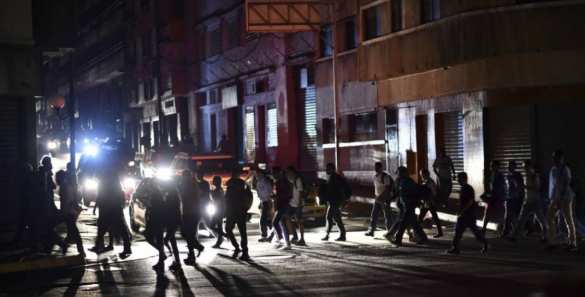 Венесуэла вторые сутки без электричества, Мадуро и Гуайдо ругаются в Twitter | Русская весна