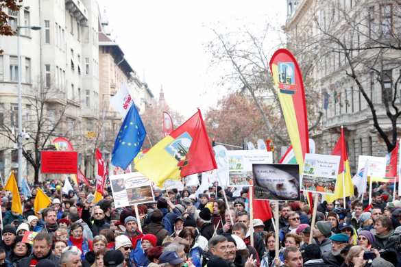 Тысячи венгров вышли на протест против «рабских законов» (+ФОТО, ВИДЕО) | Русская весна