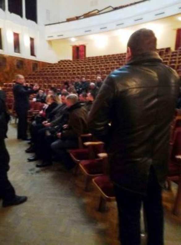 «Вилкул геть», — радикалы сорвали визит нардепа в Днепропетровск (ФОТО, ВИДЕО) | Русская весна