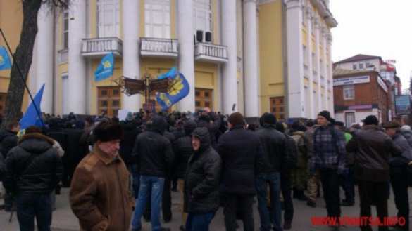 В Виннице активисты винницкого «майдана» жгли шины и растоптали портрет Порошенко (видео/фото) | Русская весна