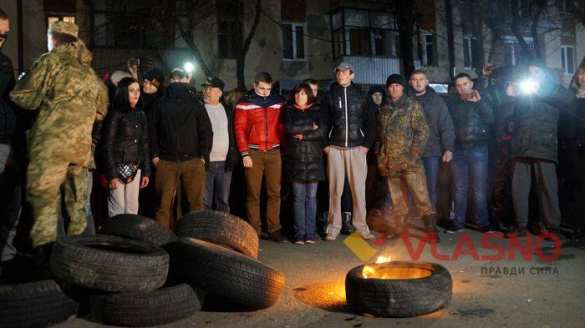 «Ветераны АТО» вышли на майдан под винницким СБУ — ПРЯМАЯ ТРАНСЛЯЦИЯ. Смотрите и комментируйте с «Русской Весной» (+ФОТО) | Русская весна