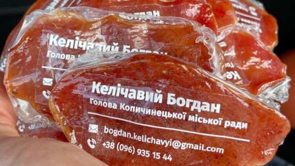 «Не визитка Яроша, конечно»: мэр колбасной столицы сделал себе странные визитки (ФОТО) | Русская весна