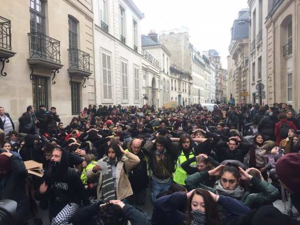«Чёрный вторник» во Франции — на улицы вышли тысячи учащихся (ФОТО, ВИДЕО) | Русская весна