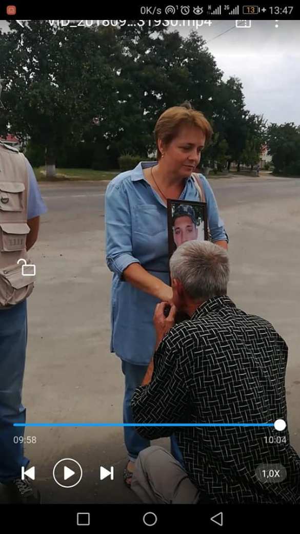 «Полная маршрутка сепаратистов»: под Киевом водителя автобуса заставили целовать руки матери «АТОшника» (ФОТО) | Русская весна