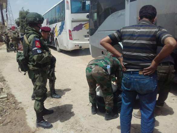 Добрым словом и истребителем: Тысячи боевиков сдают тяжёлое вооружение российским военным и покидают Ярмук (ФОТО) | Русская весна