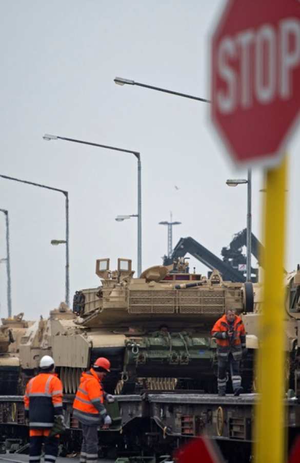 «Решимость» НАТО: В Польшу переброшены сотни солдат США с танками и САУ (ФОТО) | Русская весна