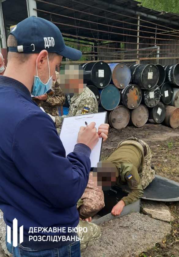 Банда офицеров ВСУ похитила из воинской части топливо на миллионы гривен (ФОТО) | Русская весна