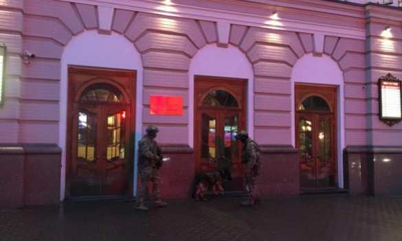 В Киеве задержали россиянина с гранатами и «коктейлями Молотова» в форме Нацполиции, — СБУ (ФОТО, ВИДЕО) | Русская весна