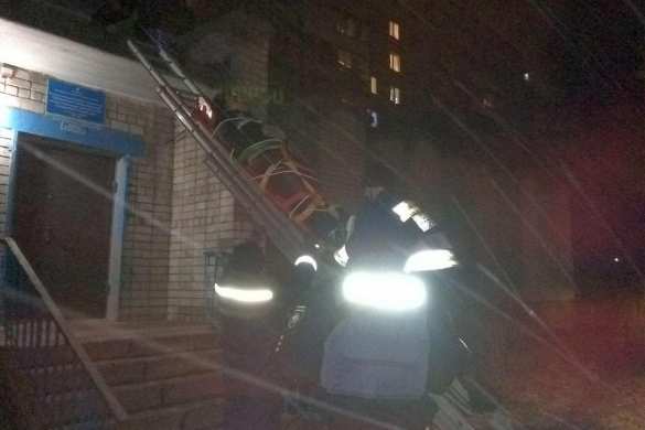 В Днепропетровске вор выпал из окна многоэтажки (ФОТО, ВИДЕО) | Русская весна