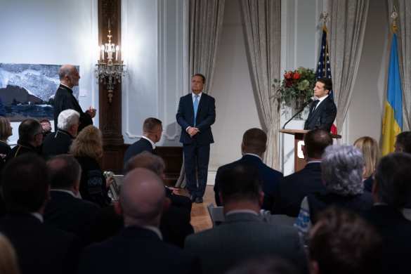 Зеленский в Нью-Йорке встретился с «лучшими украинскими дипломатами» (ФОТО) | Русская весна