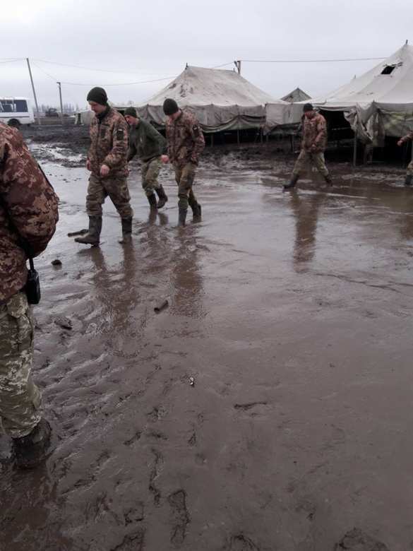 «Аспирантура» НАТО: полигон ВСУ утонул в грязи (ФОТО, ВИДЕО) | Русская весна