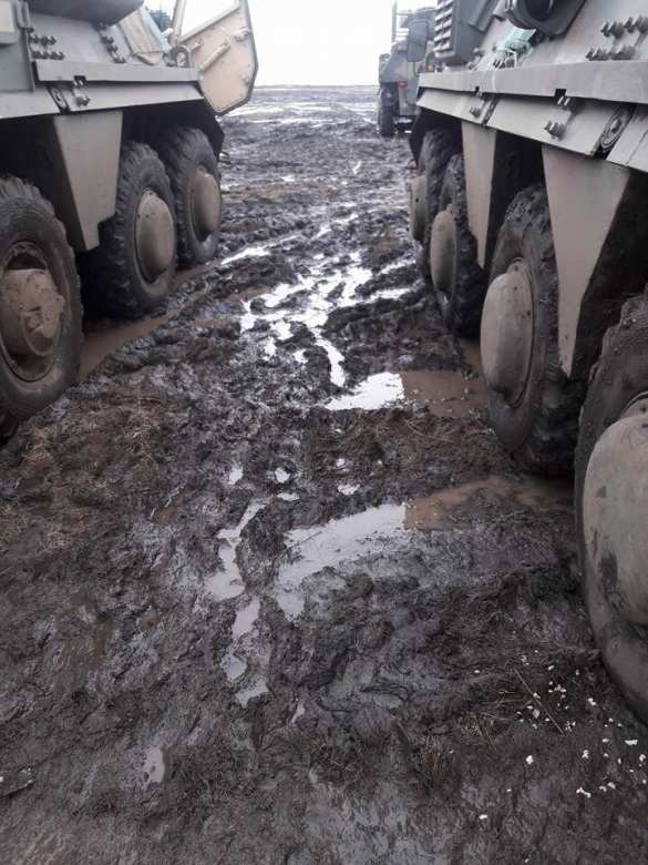 «Аспирантура» НАТО: полигон ВСУ утонул в грязи (ФОТО, ВИДЕО) | Русская весна