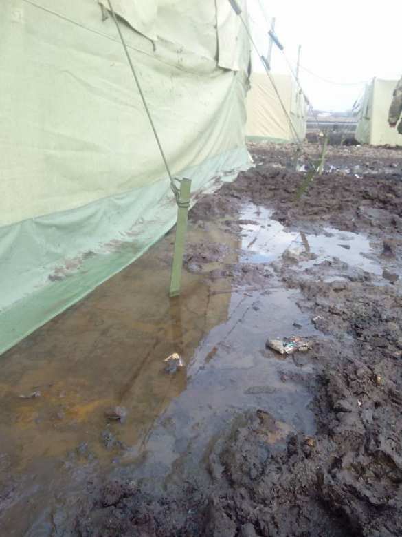 «Живем в грязи. Как орки», — украинский военный в шоке от условий на полигоне Черкасское (ФОТО) | Русская весна
