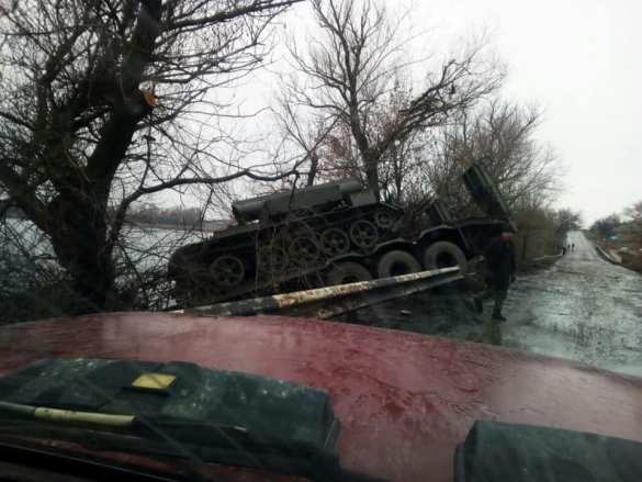 «Партизаны» отправили в болото фуру с военной техникой ВСУ под Херсоном (ФОТО) | Русская весна