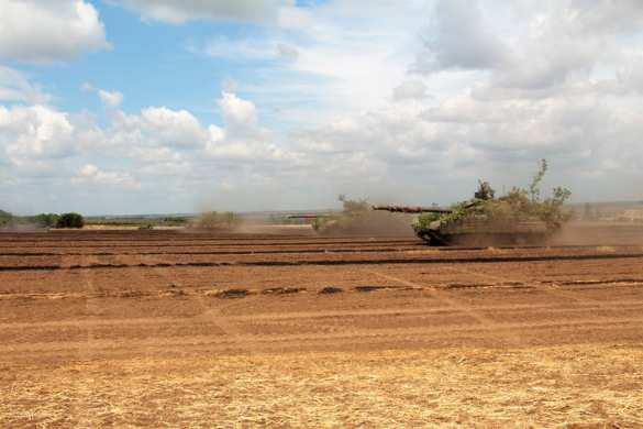 ВСУ готовятся к атаке: танки и авиация подняты на Донбассе (ФОТО) | Русская весна