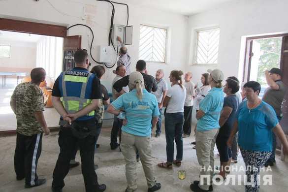 Новое Средневековье: разъярённые украинцы хотели снести «опасную» вышку мобильной связи (ФОТО) | Русская весна