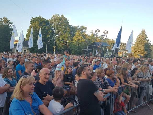 На Львовщине выступление Порошенко закидали дымовыми шашками (ФОТО, ВИДЕО) | Русская весна