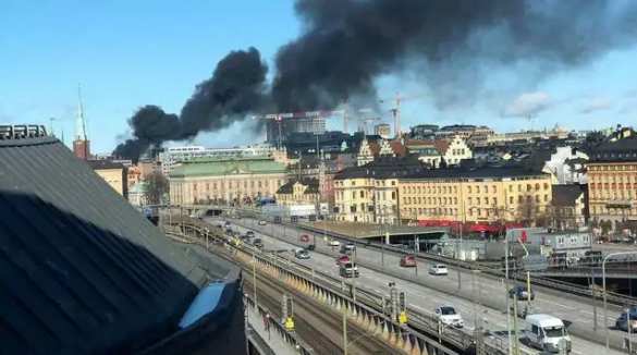Автобус взорвался и горит в Стокгольме (ФОТО, ВИДЕО) | Русская весна