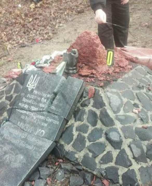 В Ровенской области взорвали памятник Сашко Билому (ФОТО) | Русская весна