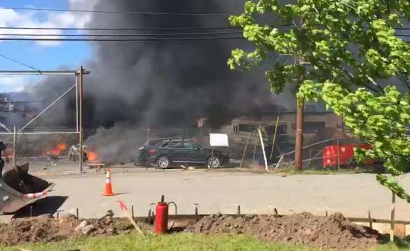 В США самолет упал на здание, начался пожар (ФОТО, ВИДЕО) | Русская весна